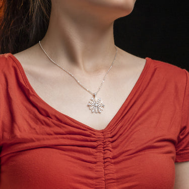 Christmas Necklace: SnowFlake 3 Pendant