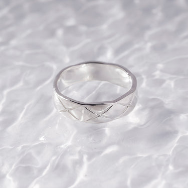 Simple pattern ring