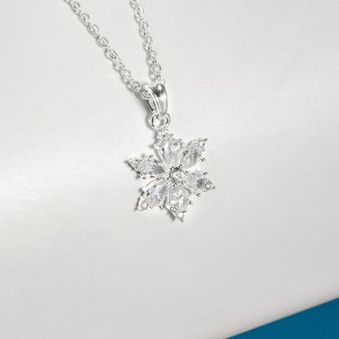 Dainty Flower Necklace